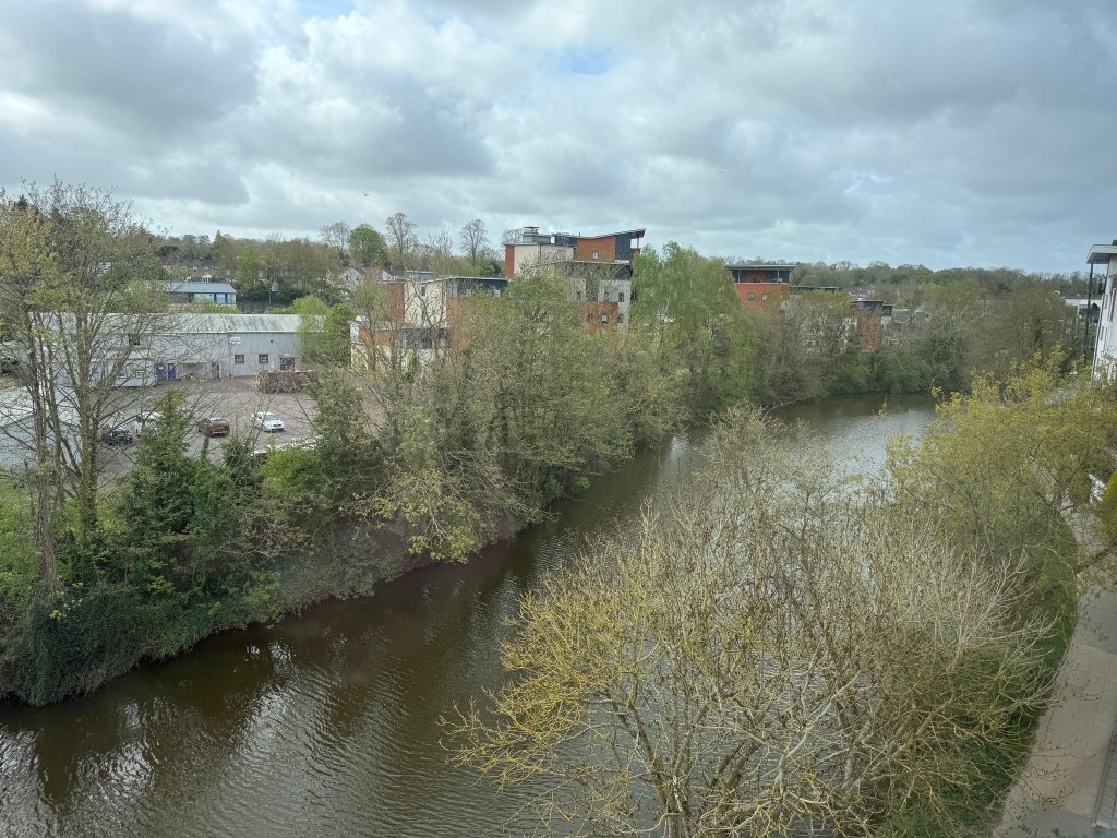 Lot: 108 - TWO-BEDROOM FLAT FOR REPAIR - View of river from flat